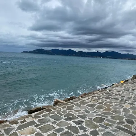 Bord De Mer, Terrasse, A Pieds