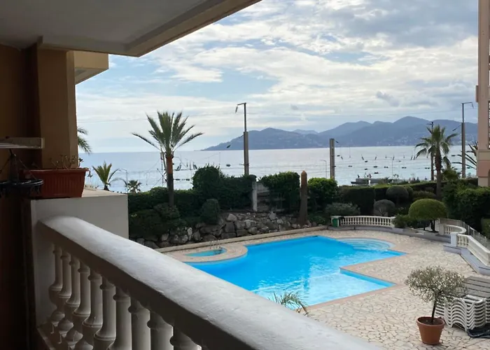 Bord De Mer, Terrasse, A Pieds *